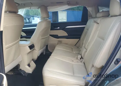 2017 Toyota Highlander Se z USA, uszkodzony, nr VIN 5TDKZRFH3HS199456